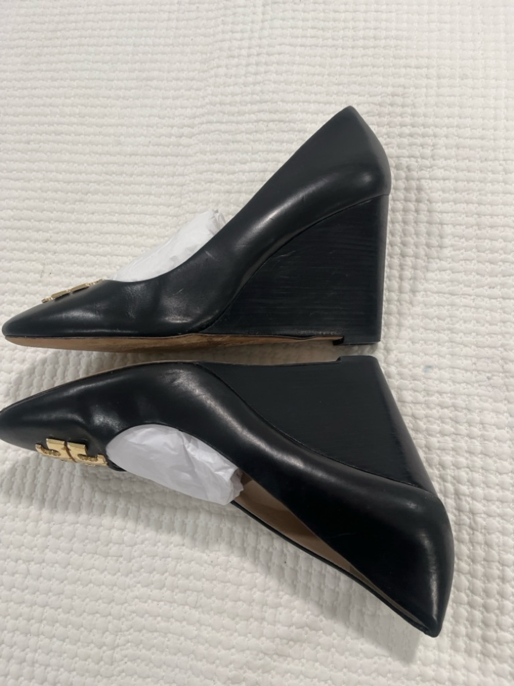 Tory Burch Black Leather Wedge Pumps Gold Logo Size 11M Classic Quiet luxury - Picture 3 of 9